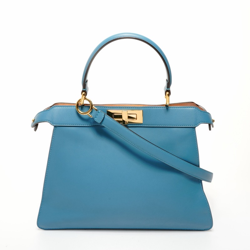 FENDI レザー ミディアム ピーカブー ショルダーバッグ