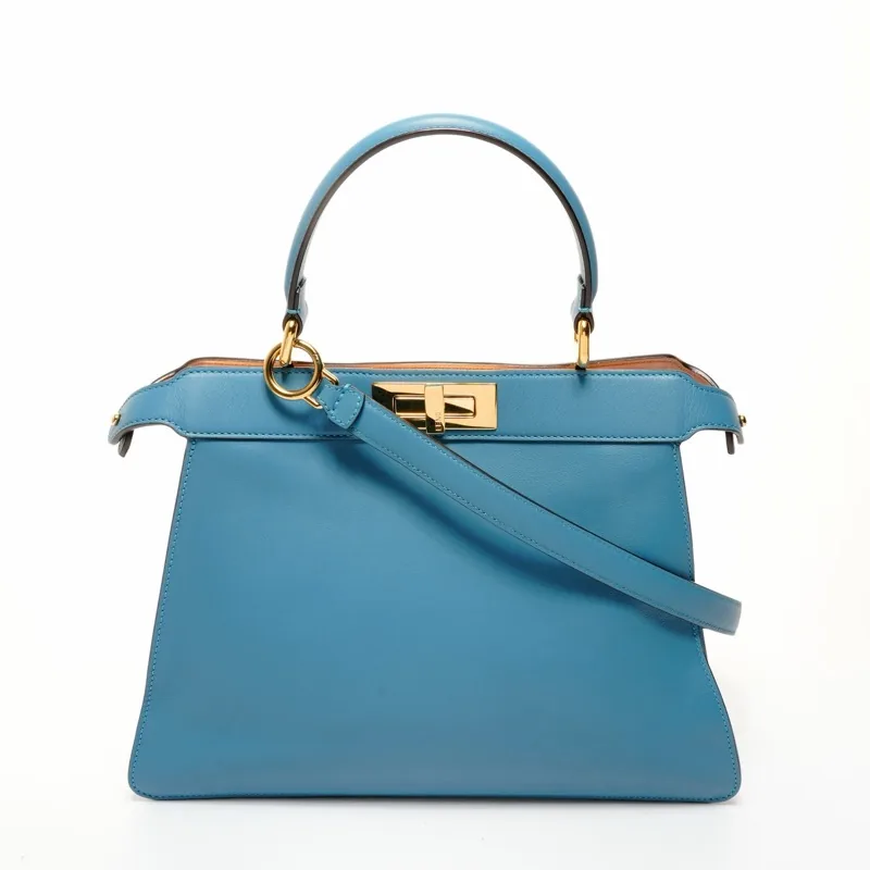 FENDI レザー ミディアム ピーカブー ショルダーバッグ